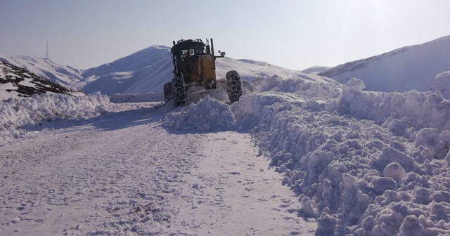 Siirt&#039;te kar esareti devam ediyor