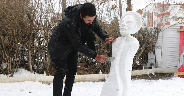 Sivaslı heykeltraş soğuğu sanata çevirdi