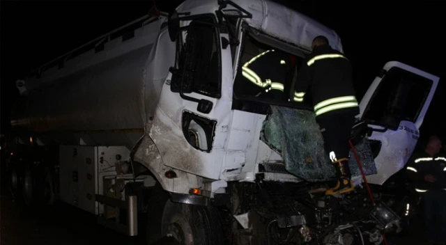 Tanker tıra çarptı: 1 ağır yaralı