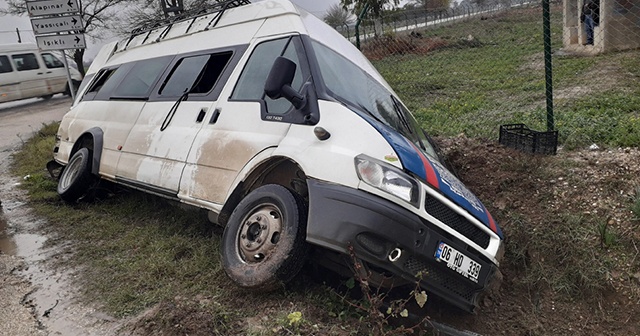 Tarım işçilerini taşıyan minibüs kaza yaptı: 9 yaralı