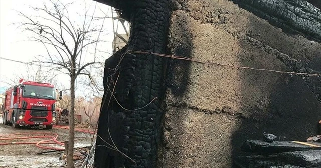 Taşköprü'de 10 ton sarımsak ve arpa yandı