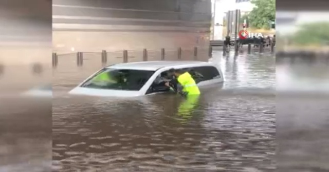 Tel Aviv&#039;de sel felaketi: 2 ölü