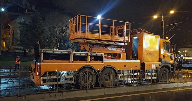 Tramvay hattının katener teli zarar gördü, seferler durdu