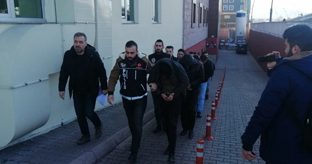 Uyuşturucu operasyonunda gözaltına alınan 8 kişi adliyeye sevk edildi