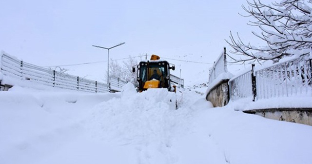 Van’da 75 yerleşim yerinin yolu ulaşıma kapandı