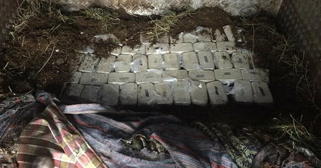 Van'da koyun yüklü kamyonette 32 kilogram eroin ele geçirildi