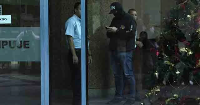 Venezuela'da muhalif lider Guaido'nun ofisine baskın iddiası