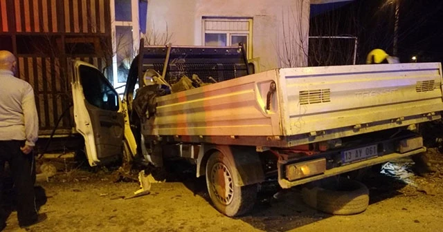 Yanan araçtaki yaralılar ölümden son anda kurtuldu