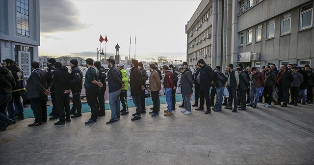 Yaptıkları işkencelerin videosunu çektikleri iddiasıyla gözaltına alınan 22 şüpheli adliyede