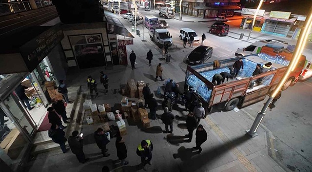 Yardım malzemeleri gece yola çıktı