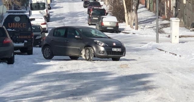 Yollar buz pistine döndü