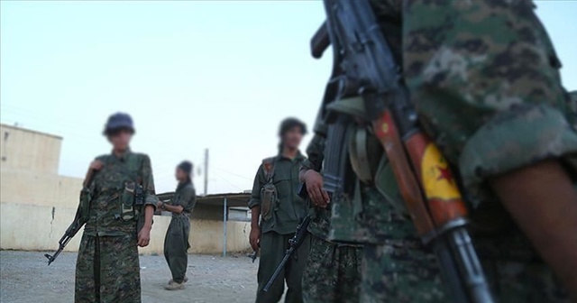 YPG/PKK Suriye&#039;de onlarca genci zorla silah altına aldı