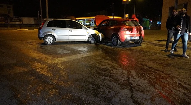 Zincirleme kazada ortalık savaş alanına döndü, 6 yaralı var