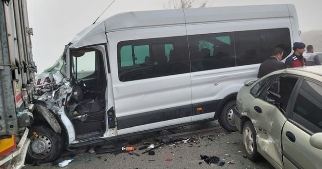 Zincirleme trafik kazası: Çok sayıda yaralı var