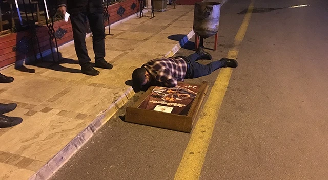 Alkol komasına giren adam hastanelik oldu