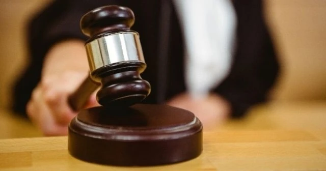 Amirinin gıyabında küfretti, işsiz kaldı
