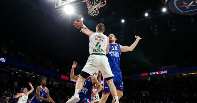 Anadolu Efes evinde Zalgiris'i devirdi!