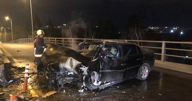 Ankara’da hurdaya dönen otomobilden yaralı kurtuldu