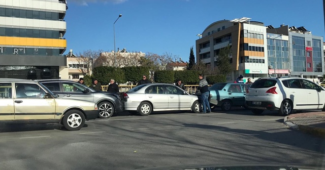 Antalya&#039;da zincirleme trafik kazası