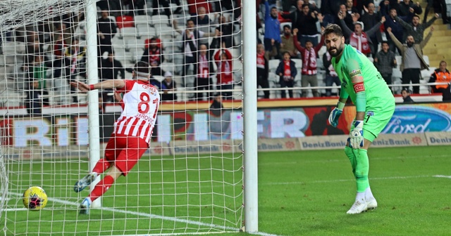 Antalyaspor, Kasımpaşa&#039;yı farklı geçti