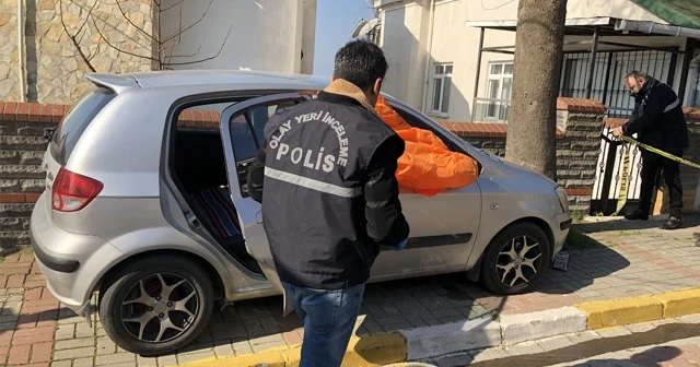 Araba içinde ölü bulundu