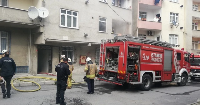 Avcılar&#039;da binada yangın, vatandaşlar göz yaşı döktü