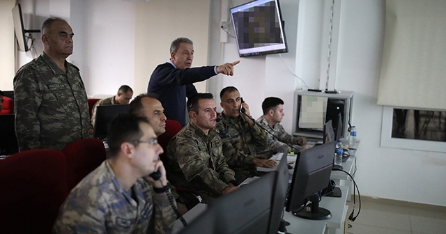 Bakan Akar ve kuvvet komutanları İdlib&#039;deki harekat için sınırın sıfır noktasında