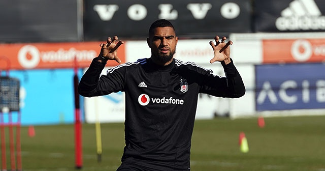 Beşiktaş&#039;ta Boateng sahaya çıktı! Kartal pozu verdi