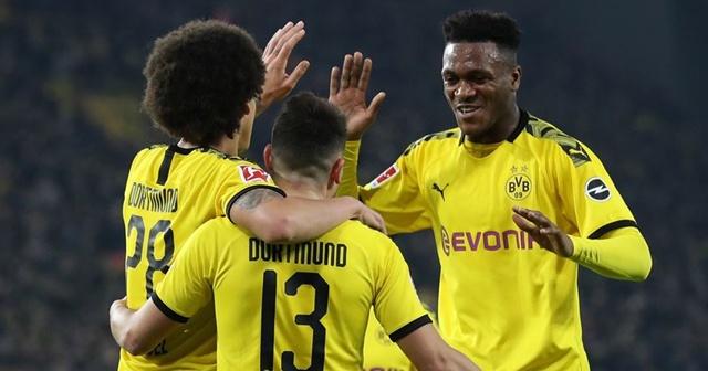 Borussia Dortmund, sahasında Eintracht Frankfurt&#039;u 4-0 yendi