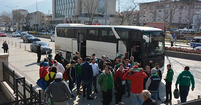 Bursaspor taraftarları kaza yaptıkları otobüsle geri döndü