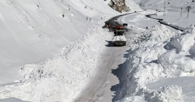 Çatak yolu 3 gün sonra ulaşıma açıldı