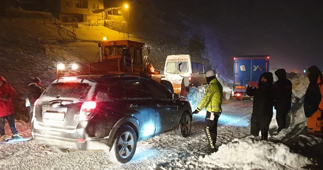 Çığdan zarar gören yolcu minibüsünün şoförü o anları anlattı