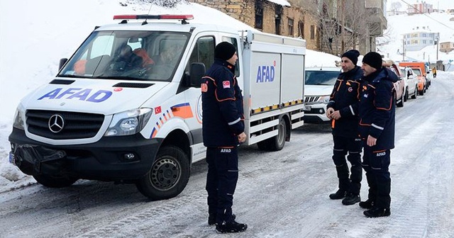 Çığın düştüğü bölgede arama çalışmaları başlatıldı