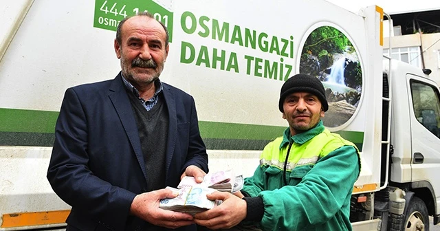 Çöp toplarken 125 bin lira buldu! Sahibine teslim etti