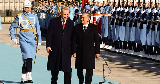 Cumhurbaşkanı Erdoğan, Özbek Cumhurbaşkanı Mirziyoyev’i resmi törenle karşıladı