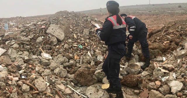 Depremde hayatını kaybeden Muhammed&#039;in enkazdan kimliği çıktı, babaya teslim edildi