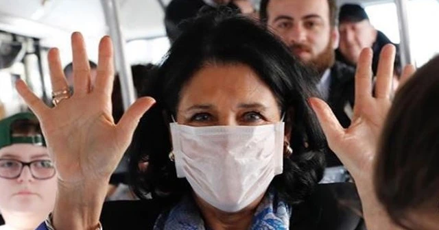 Devlet başkanından, korona virüse karşı maskeli önlem