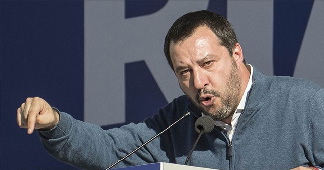 Düzensiz göçmenleri gemiden indirmeyen Salvini'nin yargılanmasının önü açıldı