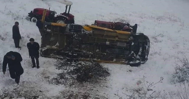 Elazığ&#039;da minibüs devrildi: 8 yaralı