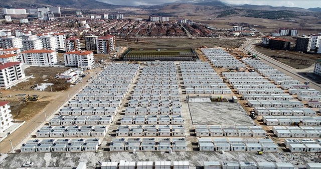 Elazığ&#039;daki depremzedeler konteyner kentlere yerleşiyor