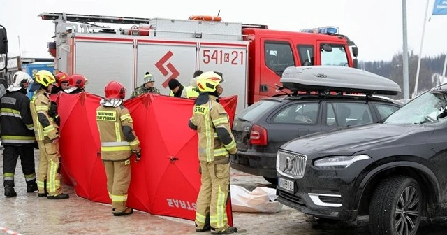 Fırtınanın vurduğu ülkede 2 kişi öldü, 55 bin ev elektriksiz kaldı