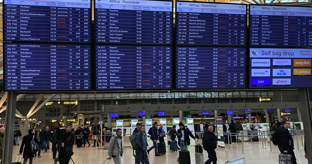 Frankfurt’ta fırtına nedeniyle 100 uçuş askıya alındı