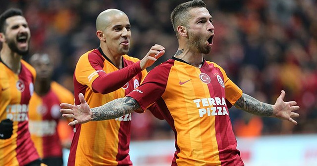 Galatasaray ikinci yarıda farkı kapatıp şampiyonluk yarışına ortak oldu