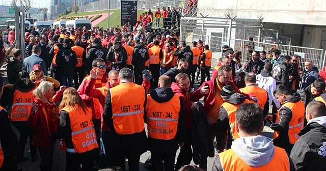 Galatasaraylı taraftarlar Kadıköy’e hareket etti