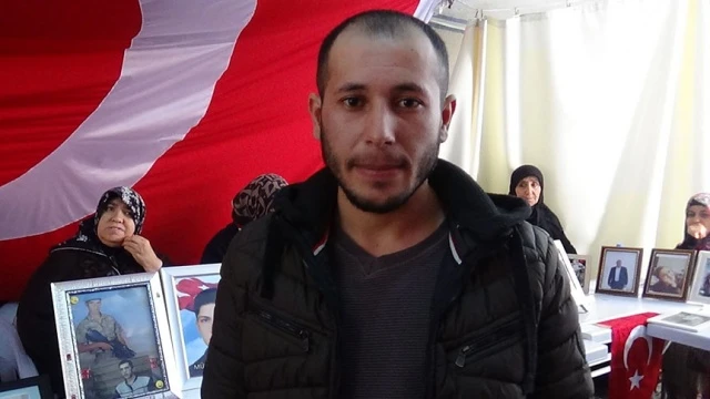 HDP önündeki evlat nöbetine bir aile daha katıldı