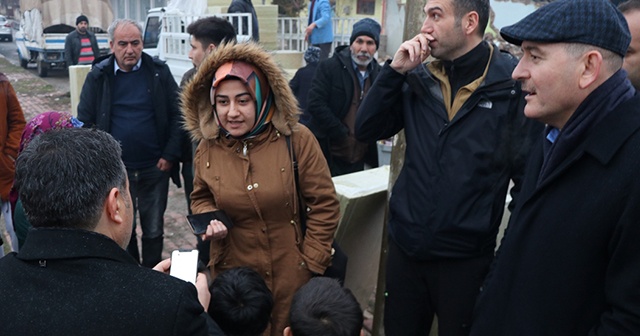 İçişleri Bakanı Soylu, Elazığ&#039;da depremzedeleri ziyaret etti