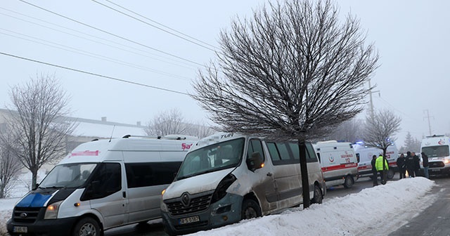 İki işçi servisi çarpıştı