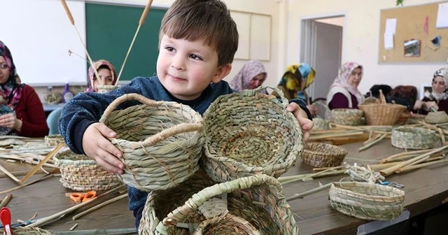 İlmek ilmek ördükleri 'kındıra' ile sepetçiliği yaşatıyorlar