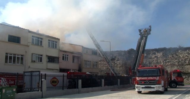 İstanbul Fatih&#039;te korkutan yangın