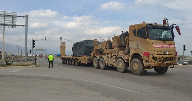 Konvoydaki askerlere taksicilerden bayraklı destek